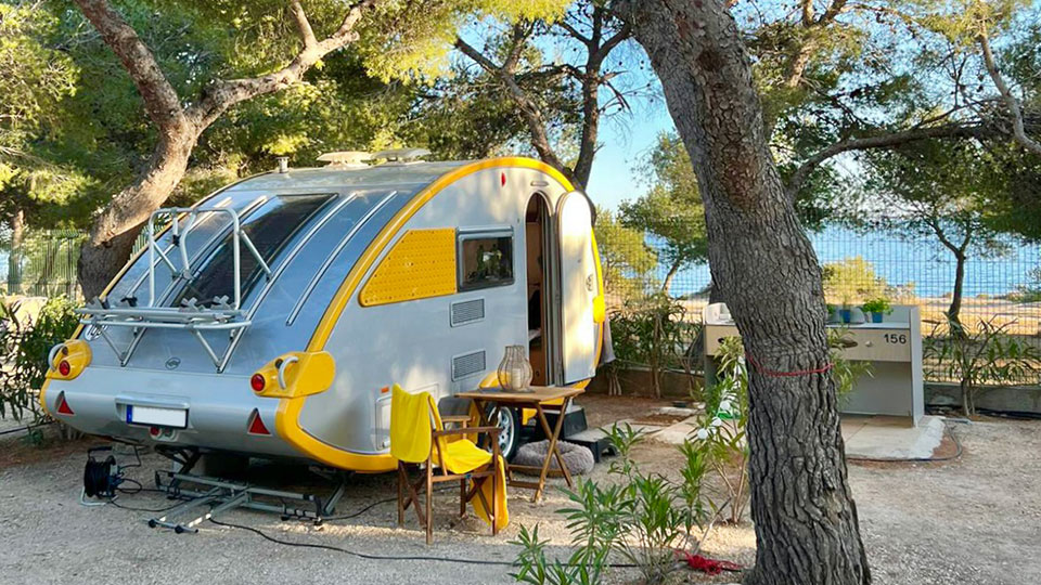 Camping Le Mas : caravane vue mer