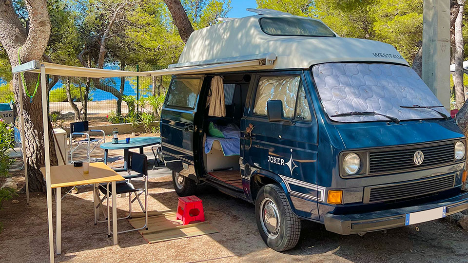 Camping Le Mas : caravane vue mer